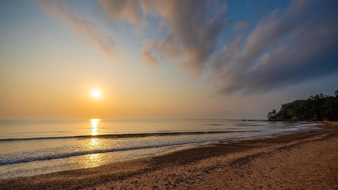 באנג סאפאן נוי Ban Saithong Beach Resort מראה חיצוני תמונה